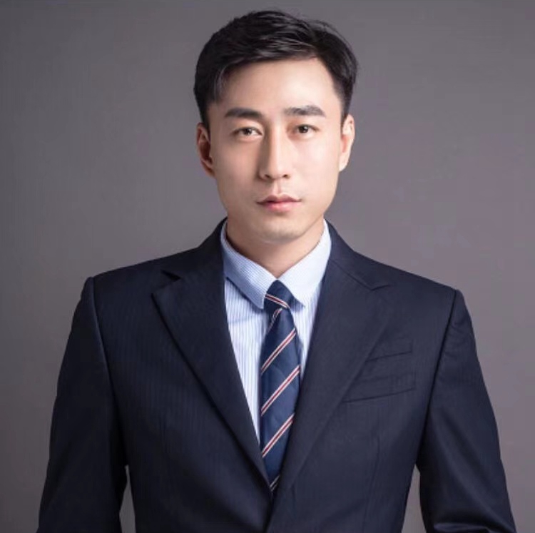 曾海英 灯光与音效负责人